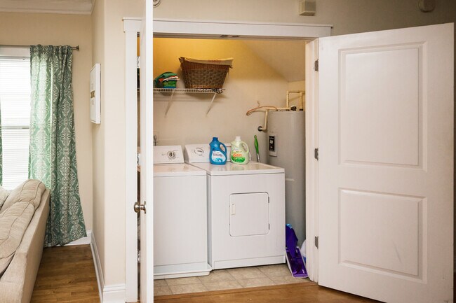 Building Photo - 100 Davis St