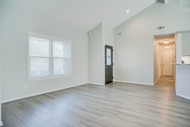 Building Photo - 702 Dixie Dr