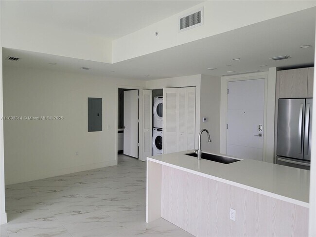 Building Photo - 2000 Metropica Wy