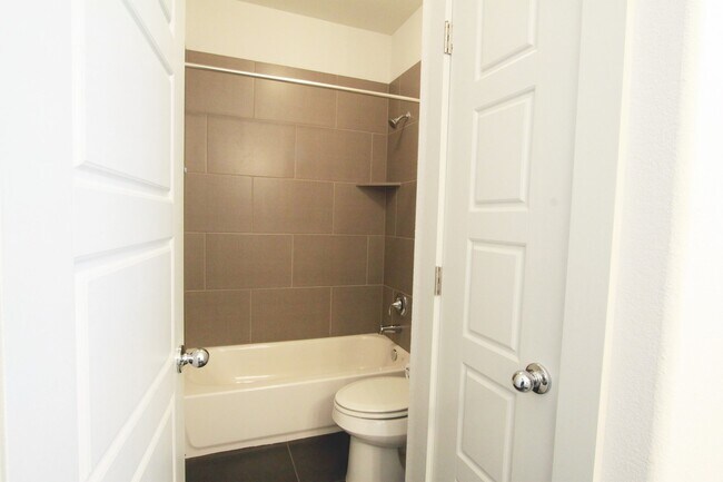 Building Photo - Beautiful Gated Retreat with Vaulted Ceilings, Loft & Private Deck