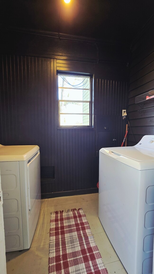 Building Photo - 13333 W Main St