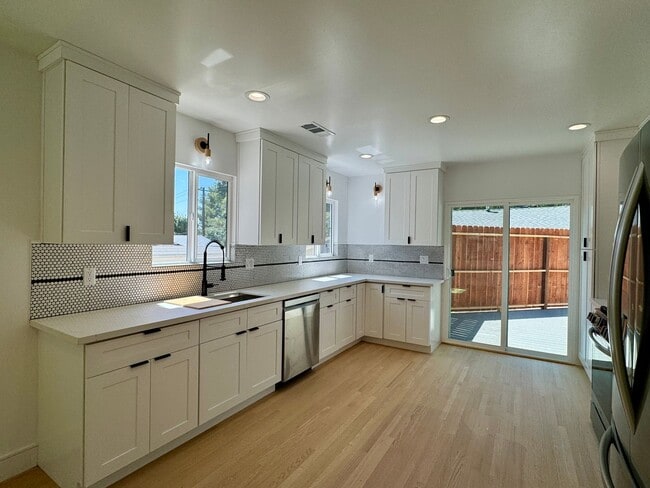 Building Photo - Turnkey Home
