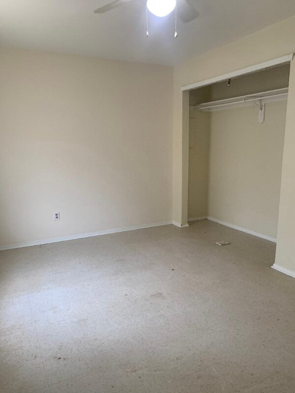 Building Photo - 107 Willow Brook Dr