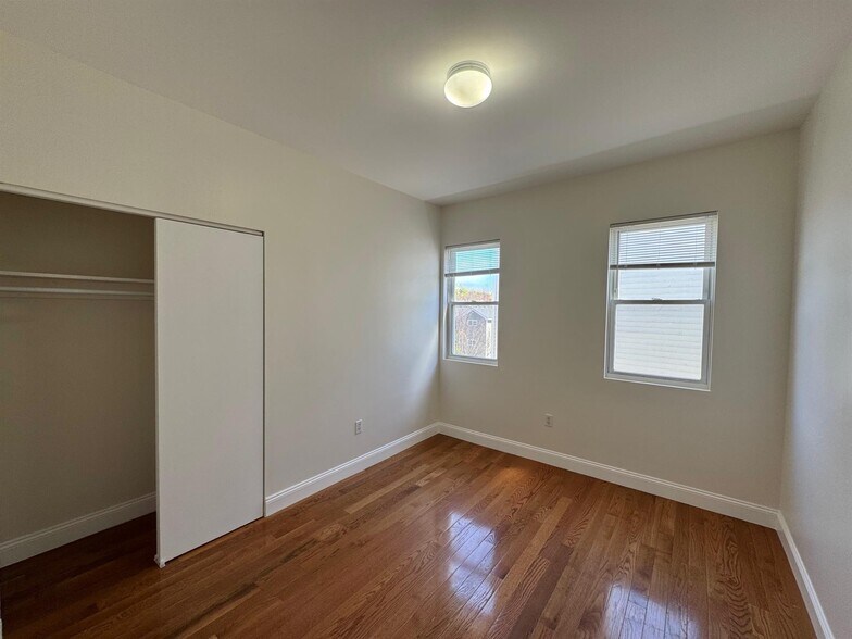 Building Photo - 356 Somerville Ave