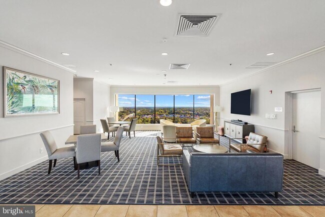 Building Photo - 1915 Towne Centre Blvd