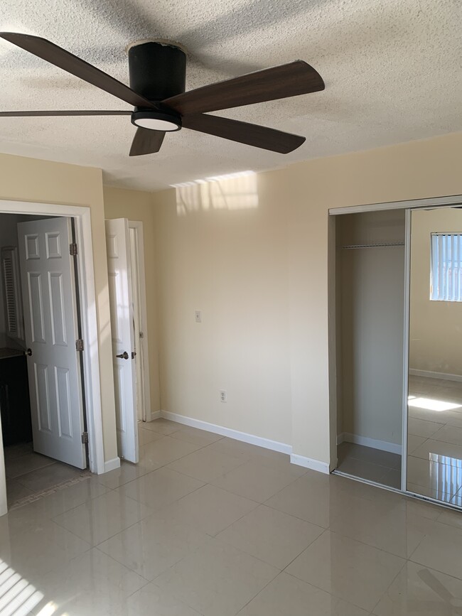 Master bedroom - 17282 Whitewater Ct