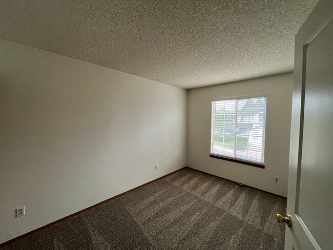 Building Photo - Don't miss the opportunity to call this in...