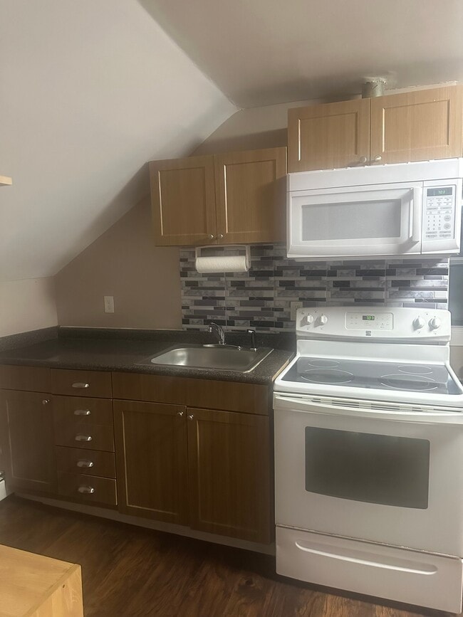 Building Photo - 13 Washington St