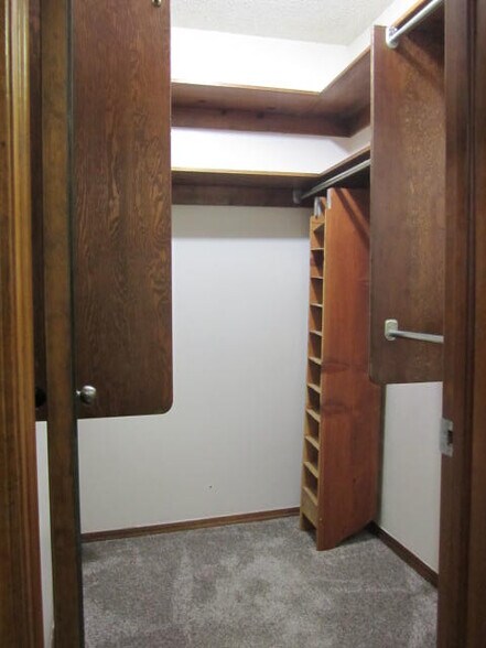 Building Photo - 2106 Bellaire Dr