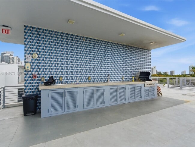 Building Photo - 529 SW 11th St