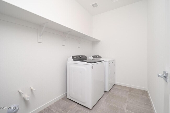 Building Photo - 17305 W Sanna St