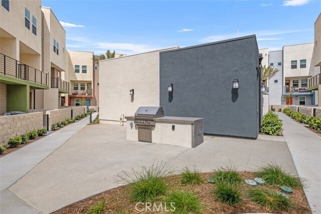Building Photo - 1637 W Lincoln Ave