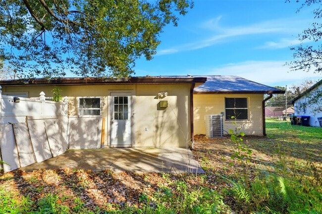 Building Photo - 1972 Bonneville Dr