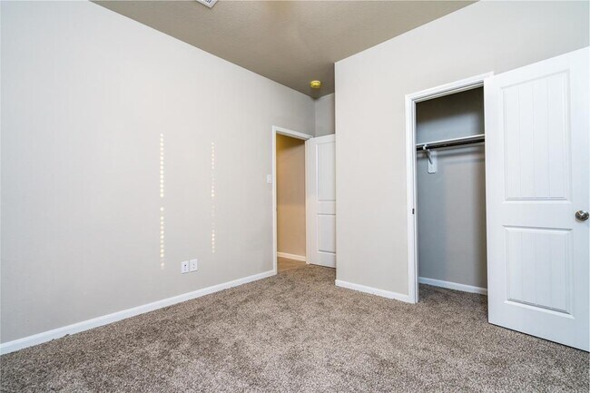 Building Photo - 5502 Pleasant Falls Dr