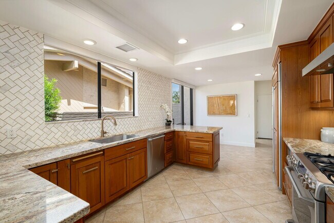 Building Photo - 44837 Oro Grande Cir