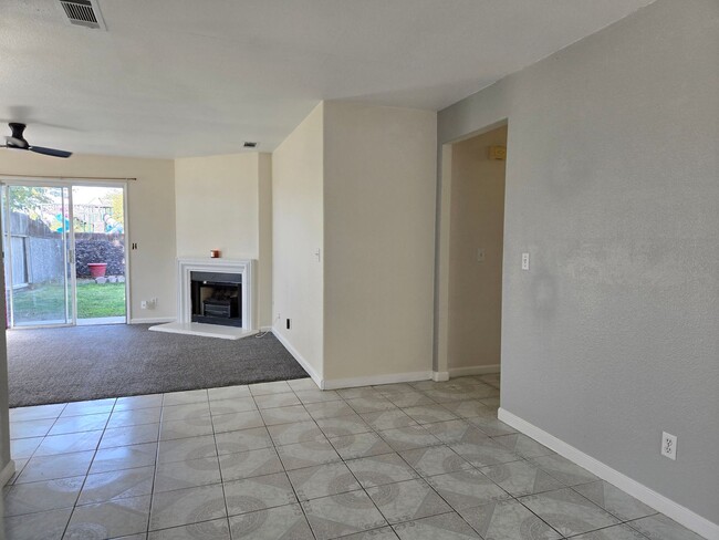 Building Photo - 3 BR 2 BA Available Now