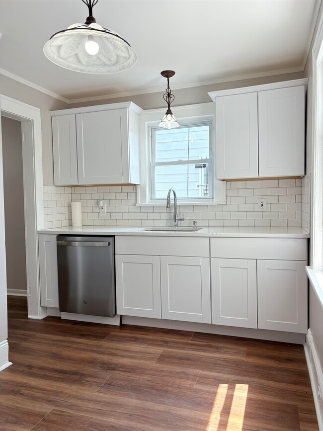 Building Photo - 42-44 Intervale Rd