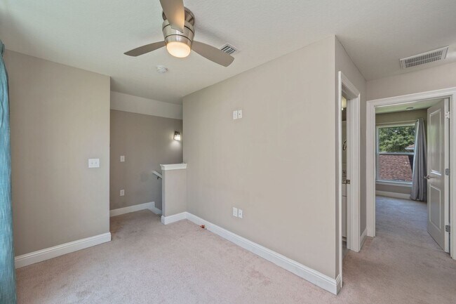 Building Photo - Modern 4-Bedroom Home with Designer Touches in the Heart of Niceville