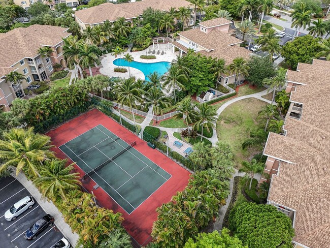 Building Photo - Stylish and luxurious 1-bedroom, 1-bath co...