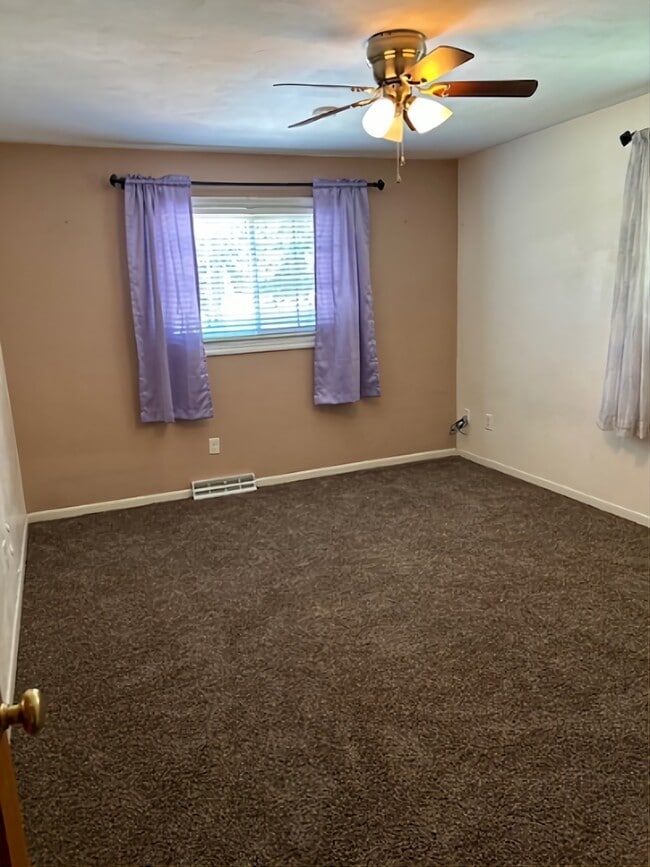 Building Photo - 1842 Gentian Dr SE