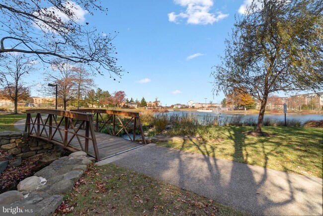 Building Photo - 705 Pine Drift Dr