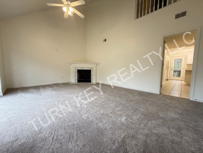 Building Photo - Townhome for Rent in Grayson Valley