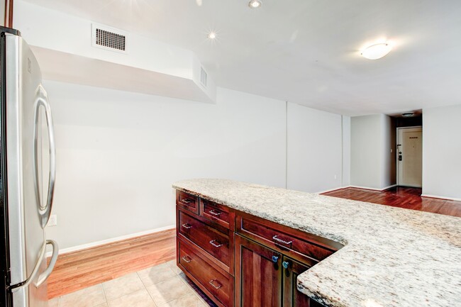 Building Photo - Charming 2-Bedroom Chevy Chase Condo! Park...