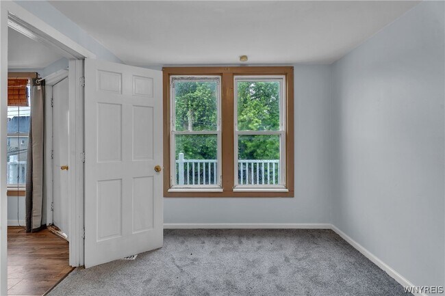 Building Photo - 212 Lockwood Ave