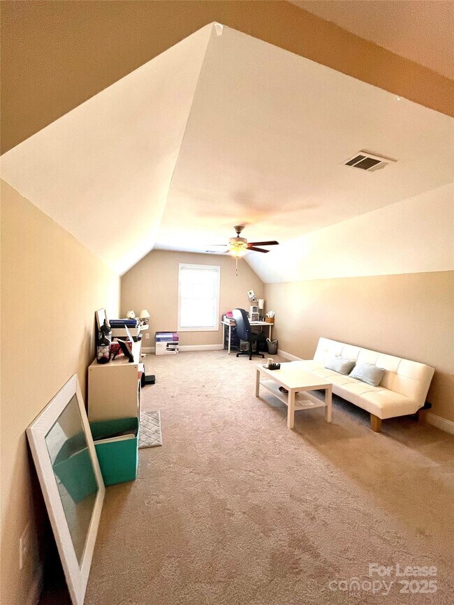 Building Photo - 1101 Waterlily Dr