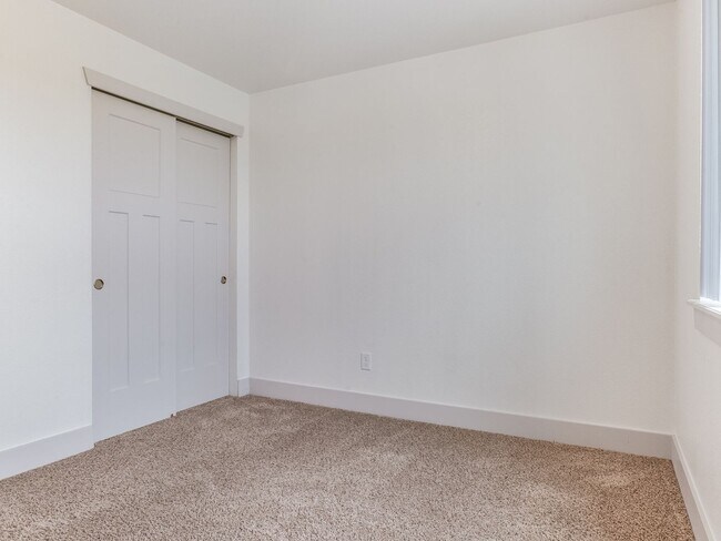 Building Photo - 110 Parkview Ct