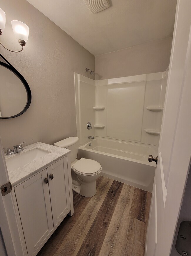 Building Photo - 2239 N Huron Dr