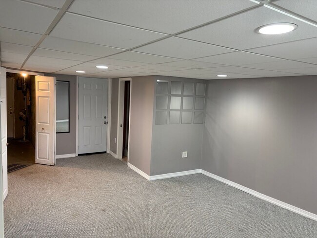 Building Photo - Well Maintained Brick Rowhome in Spring Mill Section of Clifton Heights Is Now Available for Lease