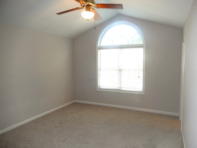 Building Photo - 211 Bridgepath Dr