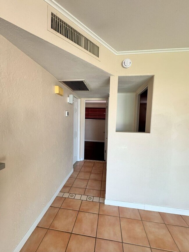 Building Photo - South Scottsdale huge corner lot 3 bedroom...