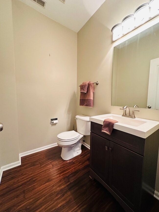 Building Photo - 2409 Golf Ridge Cir
