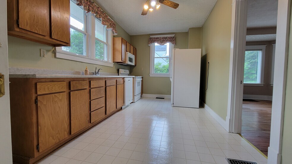 Building Photo - 3812 Taylorsville Rd