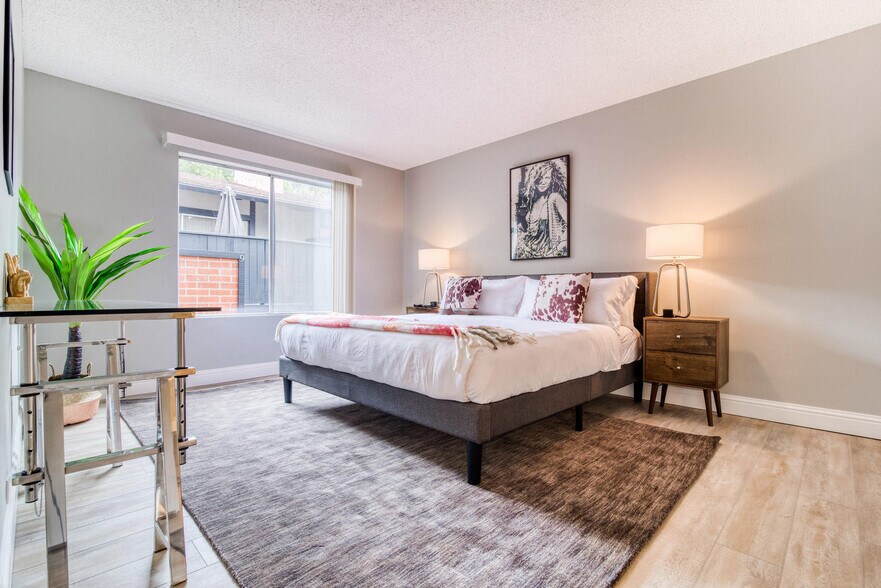 Building Photo - 801 Middlefield Rd