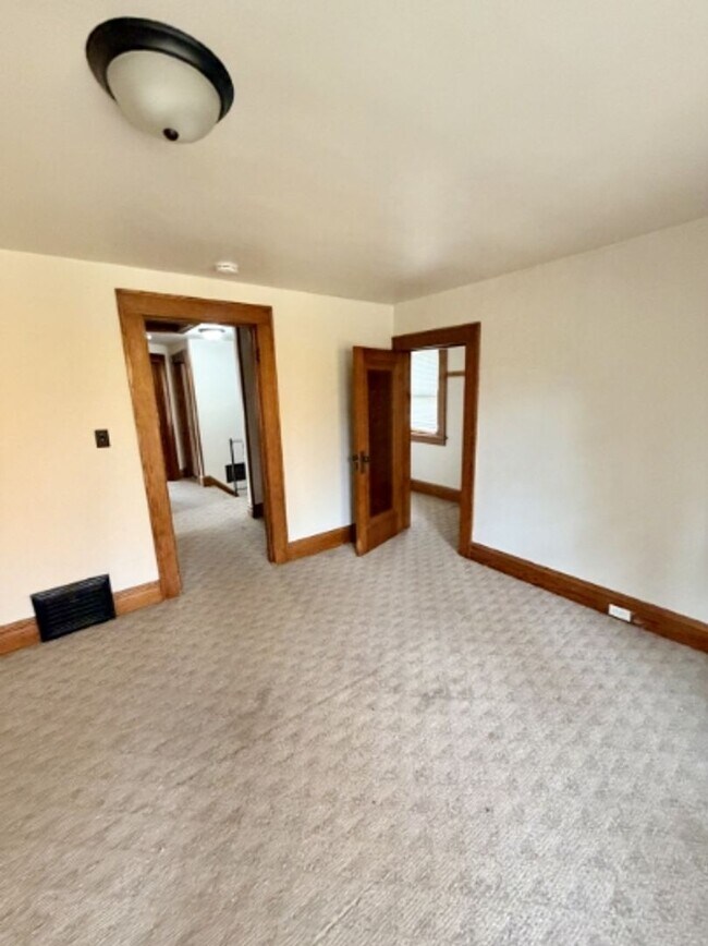 Building Photo - 1251 Walnut St