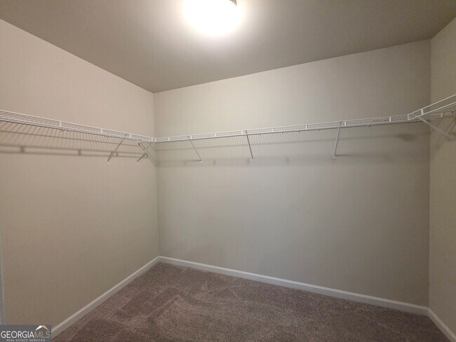 Building Photo - 136 Red Birch LN