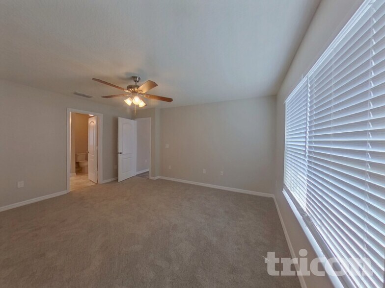 Building Photo - 2244 Gladiolus Ln