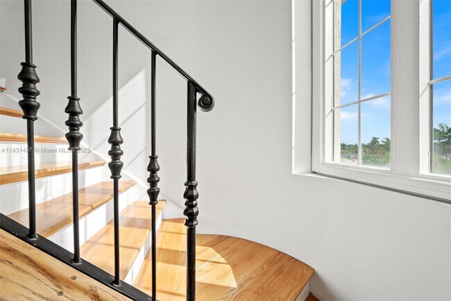 Building Photo - 1415 Sunset Harbour Dr