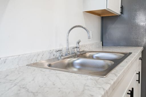 Building Photo - Charming Renovated 1-Bedroom Apartment in Madison Heights!