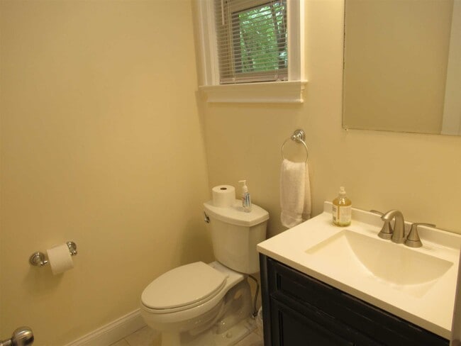 Building Photo - 101 Bundy Hill Rd