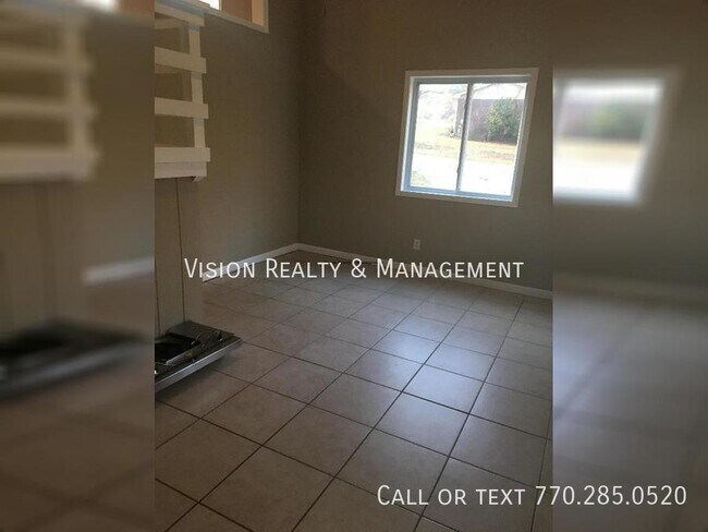 Building Photo - 3BR/2BA Duplex Home