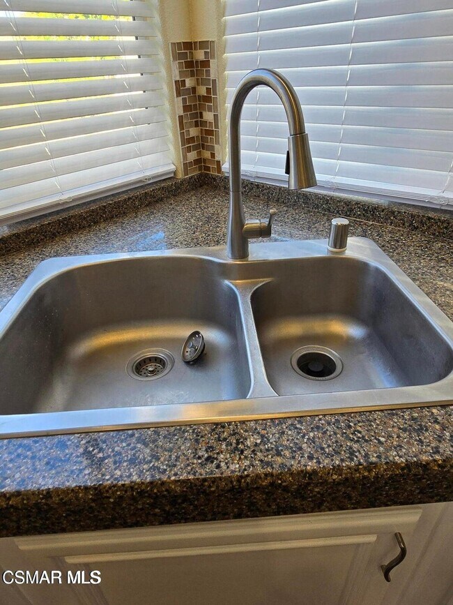 Building Photo - 569 Camino Agua Dulce