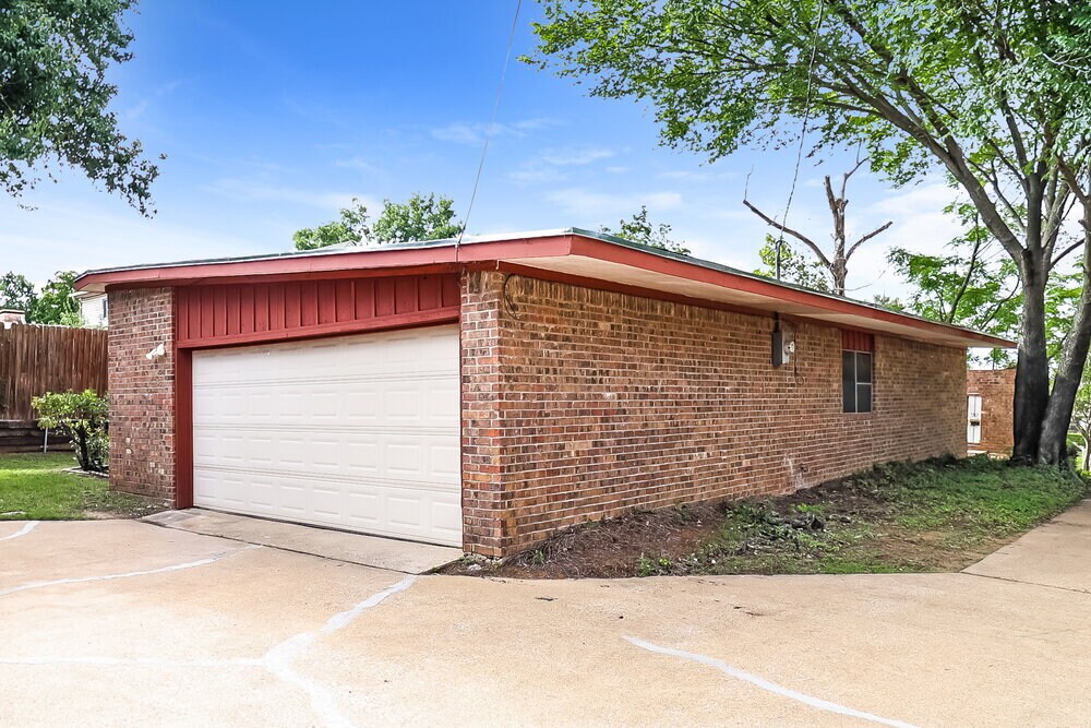 Building Photo - 1305 Rusdell Dr