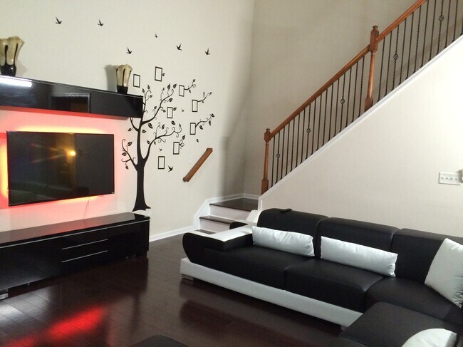 Building Photo - 908 Wendlebury Ct