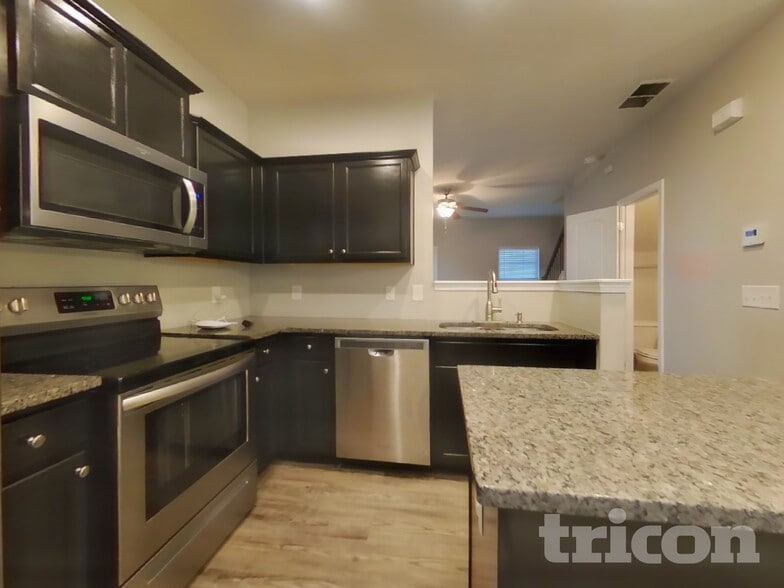 Building Photo - 86 Howard Ave