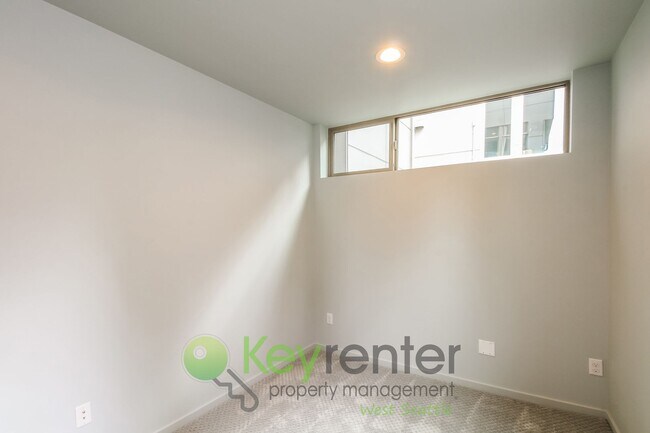 Building Photo - Modern 3 Bedroom with Rooftop Deck and In Unit Laundry