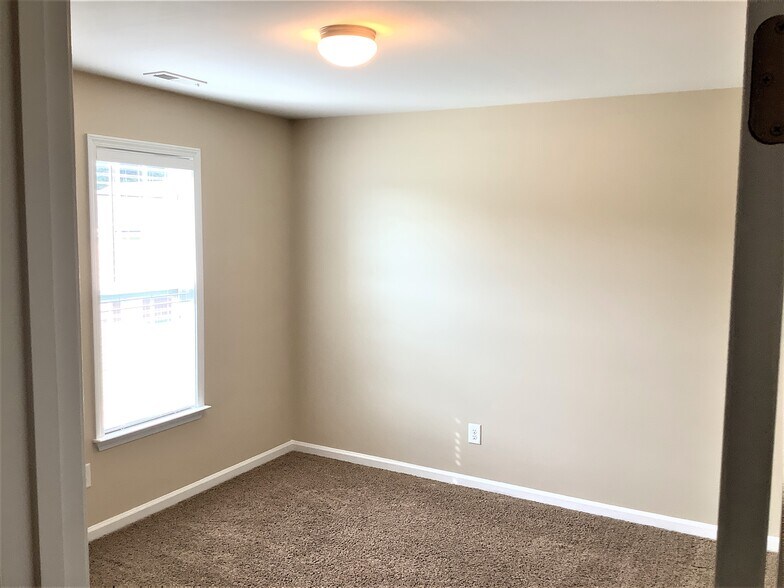 Building Photo - 1305 Tawny View Ln